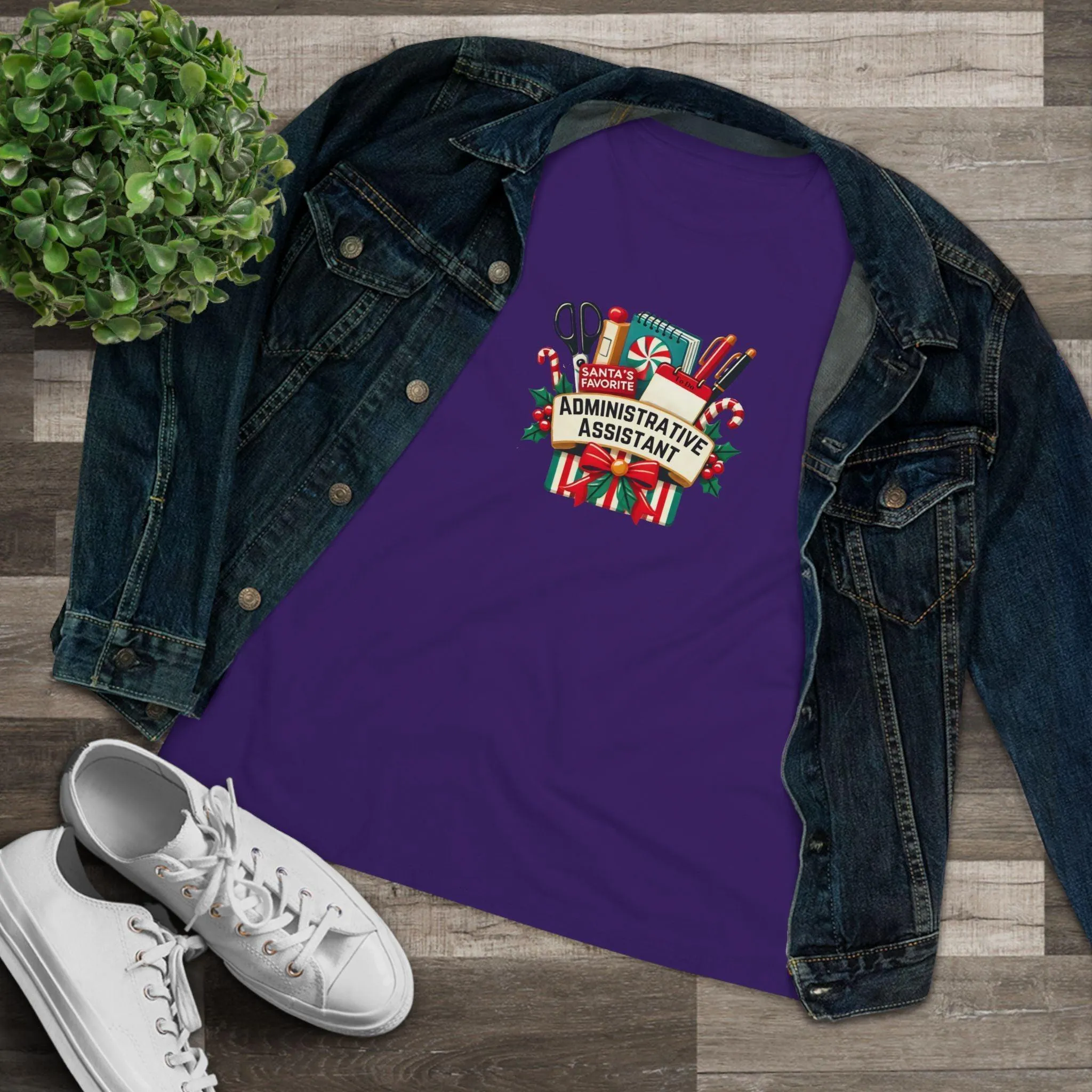 🎅📎 Santa's Favorite Administrative Assistant 🎁🎄 - Women's Softstyle Tee