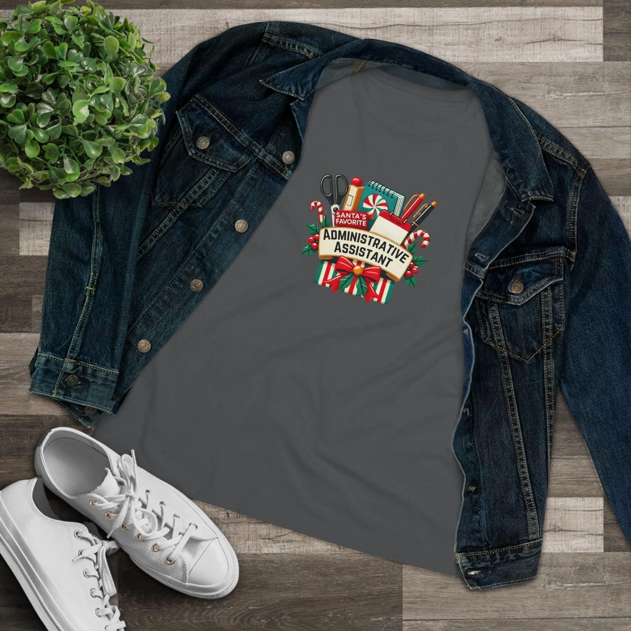 🎅📎 Santa's Favorite Administrative Assistant 🎁🎄 - Women's Softstyle Tee