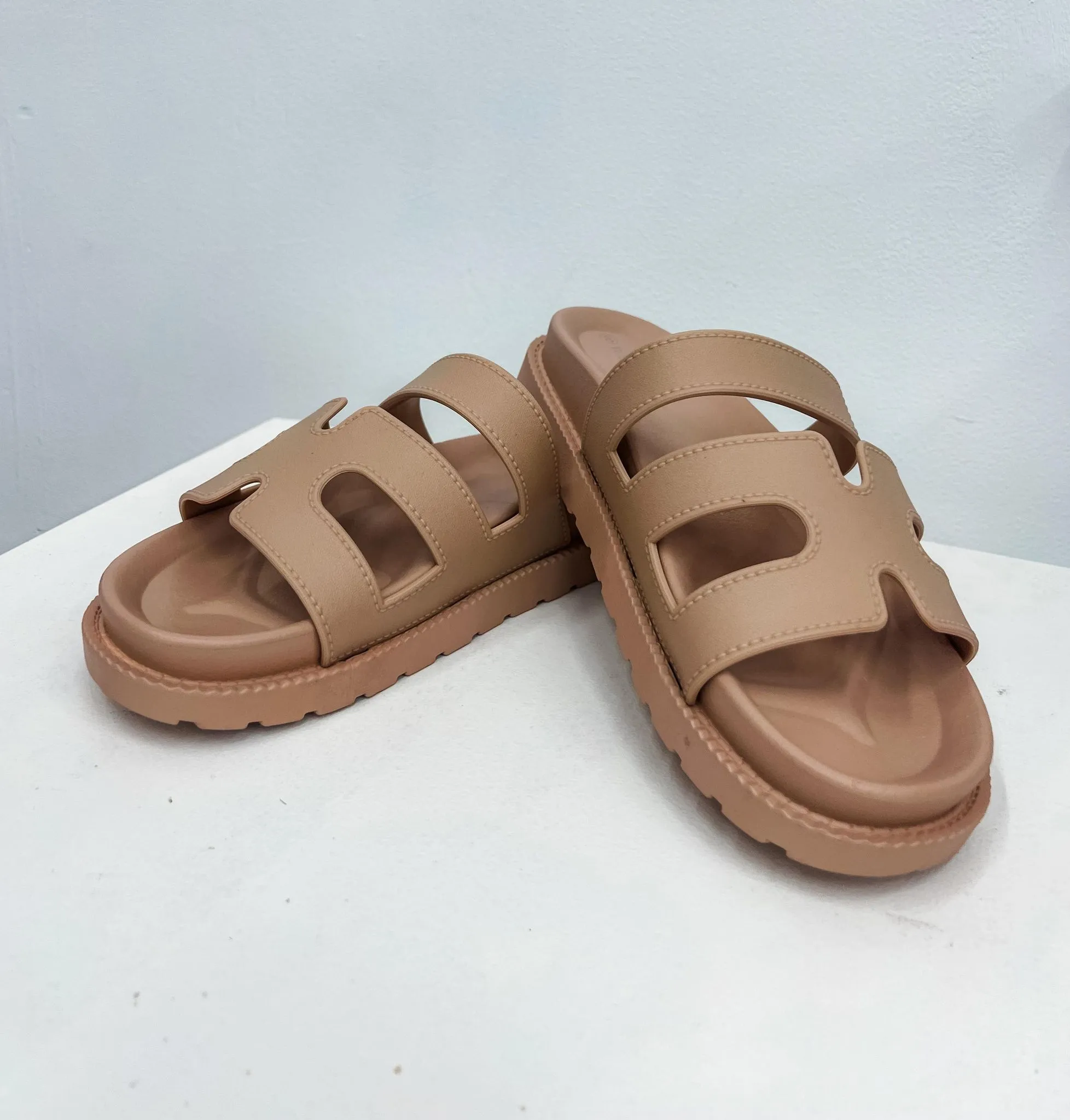 Meridian Sandal -Tan