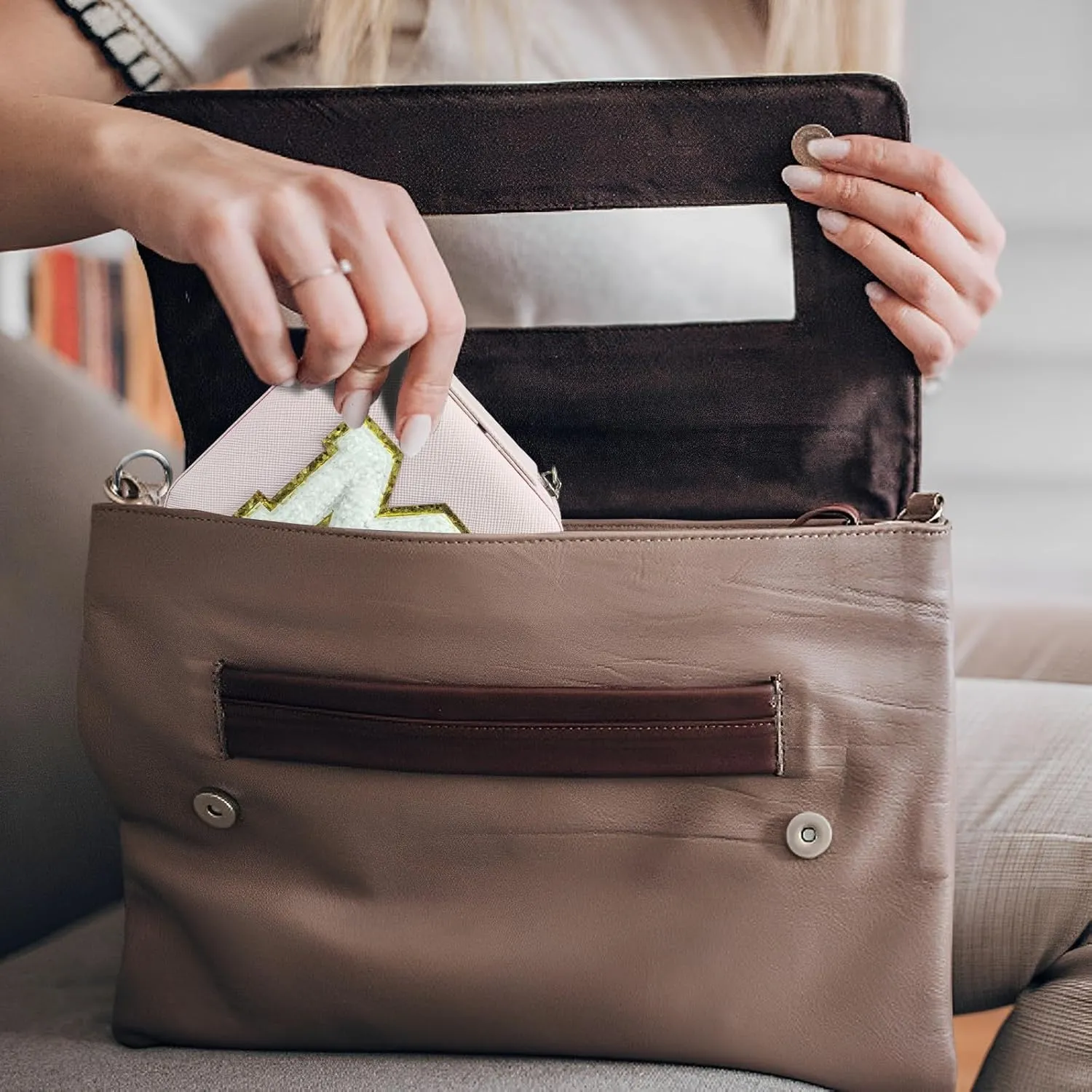 Travel Jewelry Case Organizer, Gifts for Women Teen Girls Initial Jewelry box with Mirror Vacation Beach Essentials Ring Necklace Earring Organizer Box (E)