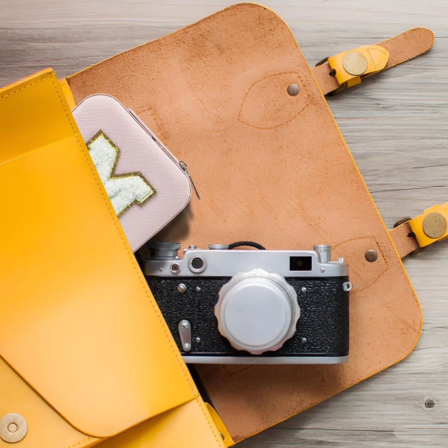 Travel Jewelry Case Organizer, Gifts for Women Teen Girls Initial Jewelry box with Mirror Vacation Beach Essentials Ring Necklace Earring Organizer Box (E)